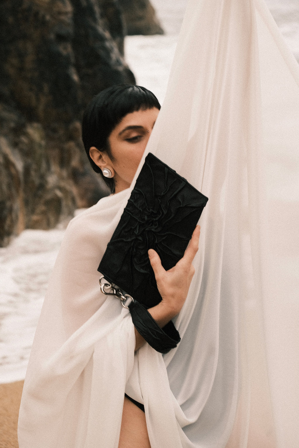 TEXTURED CLUTCH