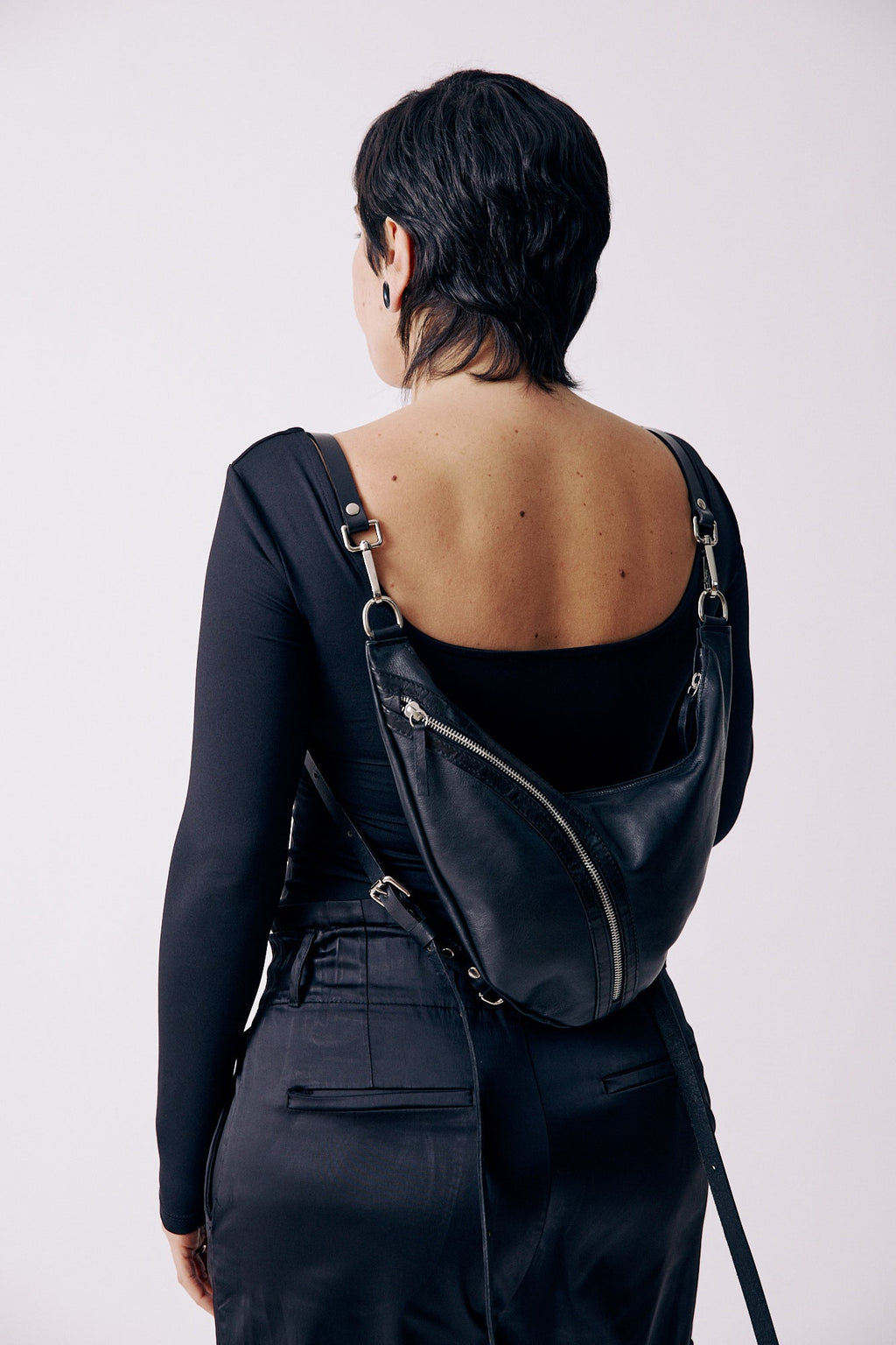 TRIANGLE CROSS BAG