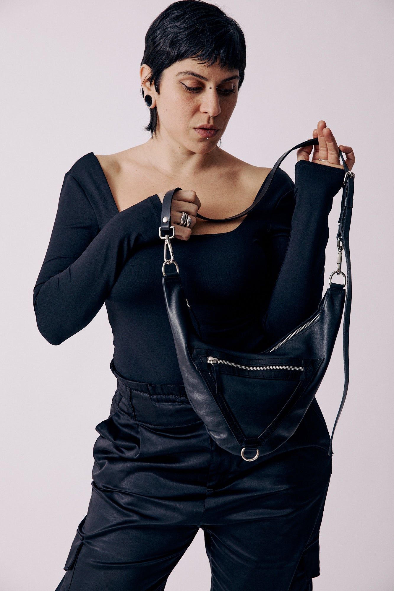TRIANGLE CROSS BAG