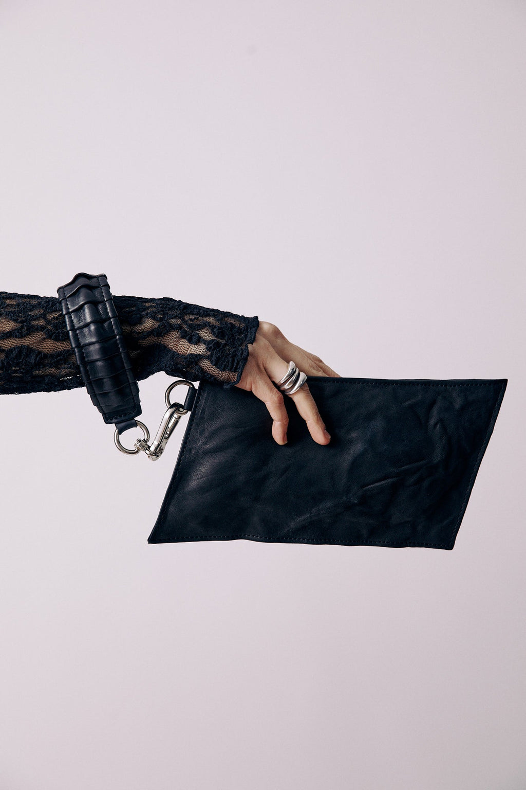 OYSTER CLUTCH