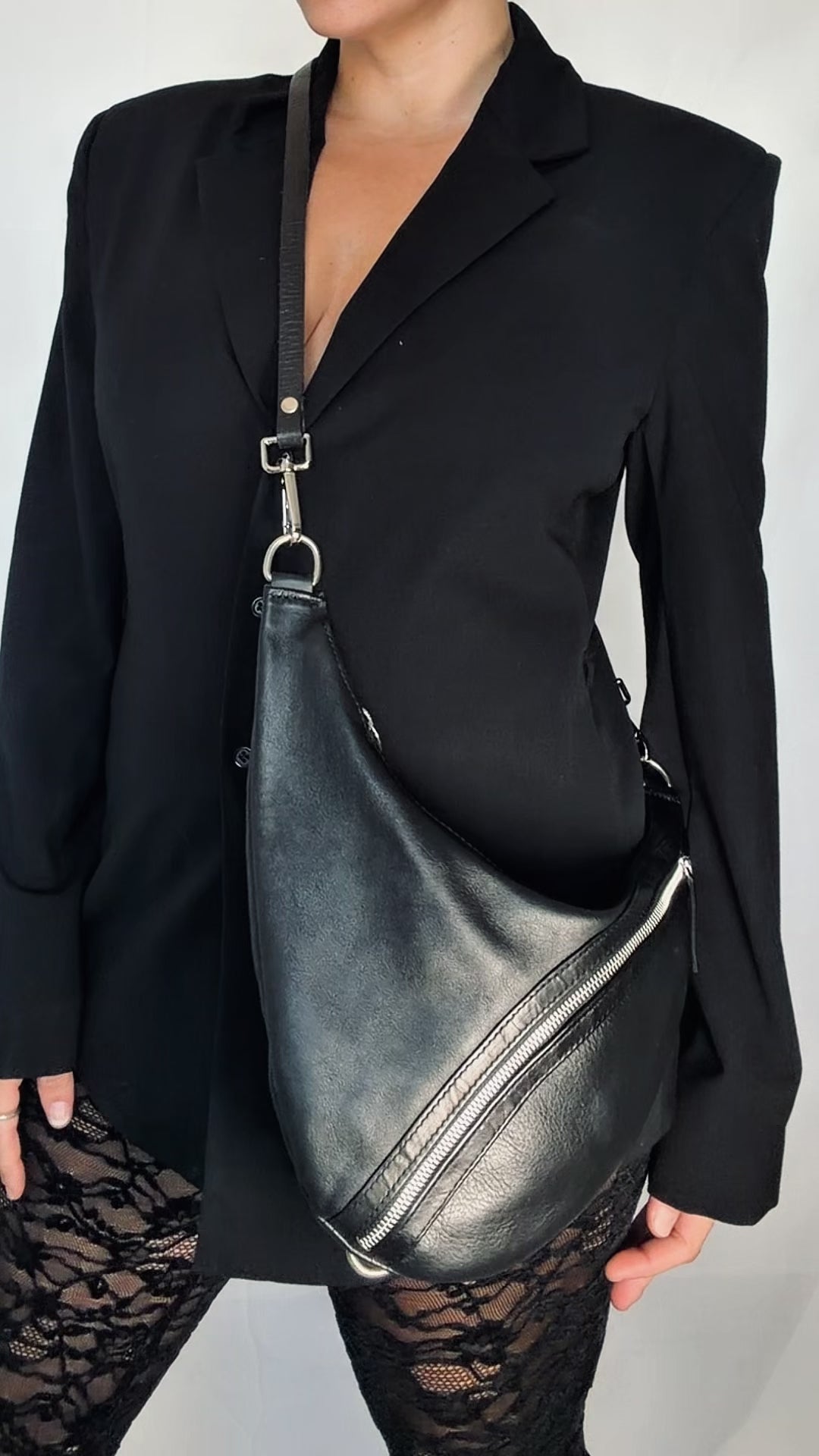 TRIANGLE CROSS BAG
